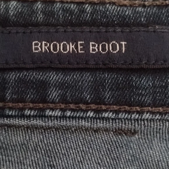 LUCKY BRAND BROOKE BOOT Jeans, EUC, Slim boot cut legs. - Picture 9 of 12